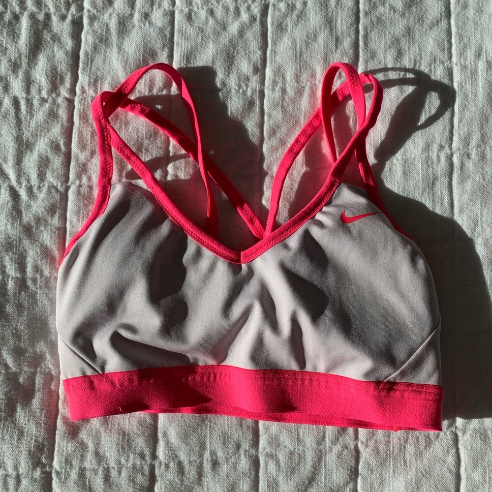 Like new Nike sports bra pink size small